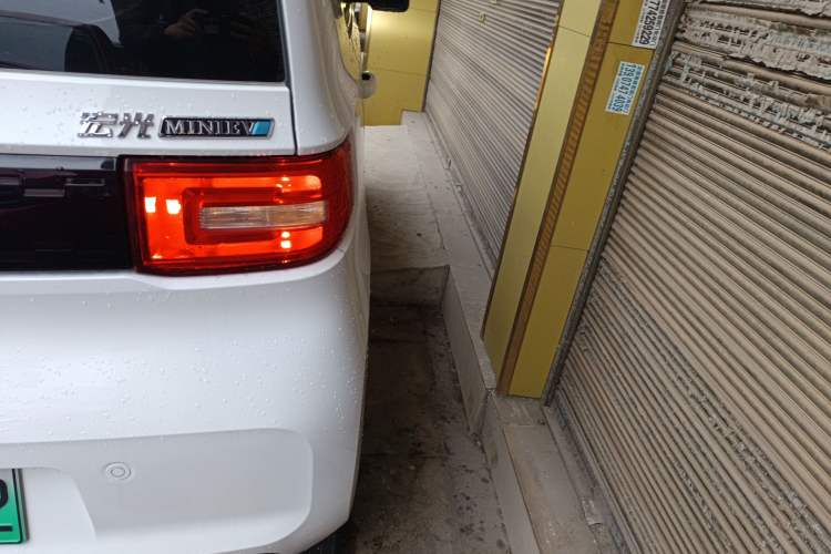 Used Wuling Hongguang MINIEV 2021 Macaron Premium Model – Lithium Iron Phosphate Right Rear Taillight