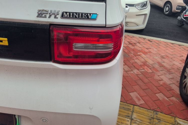 Used Wuling Hongguang MINIEV 2021 Macaron Sandwich Model 120 km Lithium Iron Phosphate Right Rear Taillight