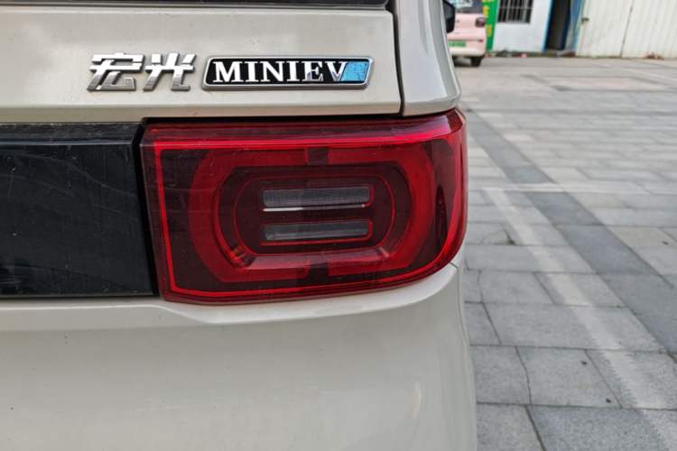 Used Wuling Hongguang MINIEV 2021 Macaron Sandwich Model 170 km Lithium Iron Phosphate Right Rear Taillight