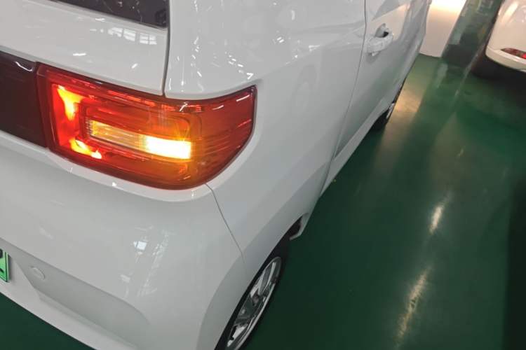 Used Wuling Hongguang MINIEV 2021 Macaron Premium Model – Lithium Iron Phosphate Right Rear Taillight