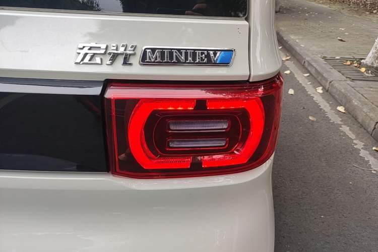 Used Wuling Hongguang MINIEV 2021 Macaron Premium Model – Lithium-NMC Right Rear Taillight