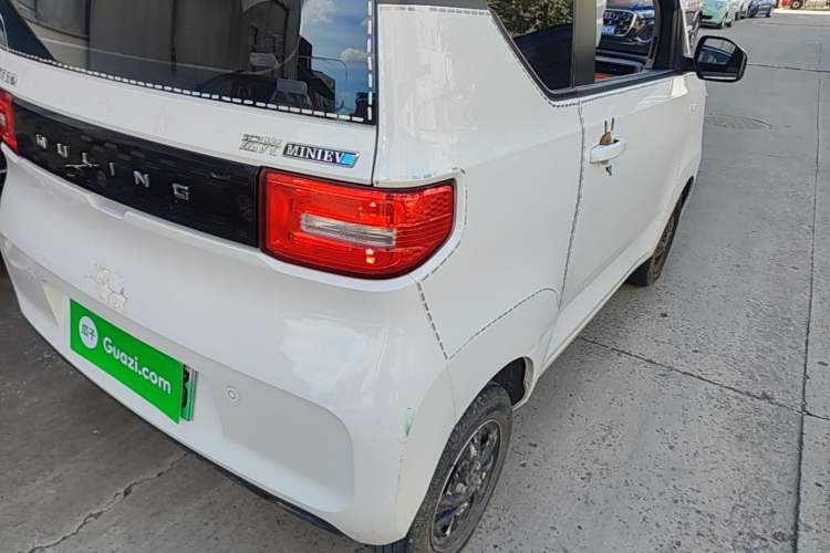 Used Wuling Hongguang MINIEV 2021 Macaron Fashion Edition Lithium-Ion Battery Right Rear Taillight