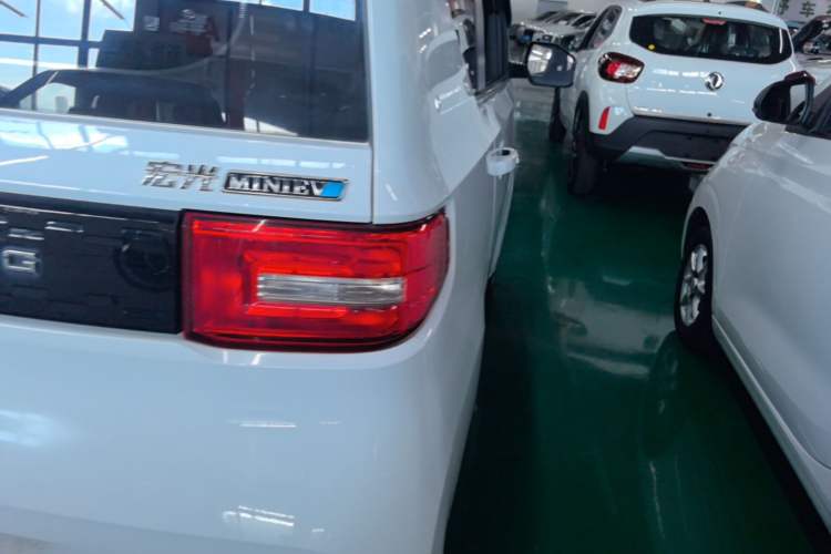 Used Wuling Hongguang MINIEV 2021 Macaron Premium Model – Lithium Iron Phosphate Right Rear Taillight