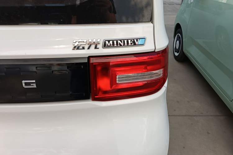 Used Wuling Hongguang MINIEV 2021 Macaron Fashion Model Lithium Iron Phosphate Right Rear Taillight