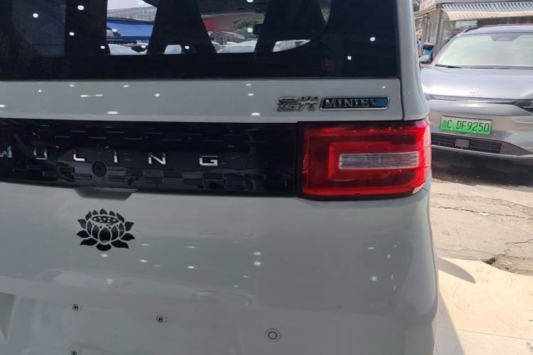 Used Wuling Hongguang MINIEV 2021 Macaron Premium Model – Lithium Iron Phosphate Right Rear Taillight