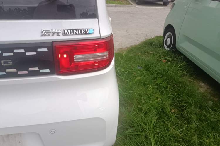 Used Wuling Hongguang MINIEV 2021 Macaron Fashion Edition Lithium-Ion Battery Right Rear Taillight