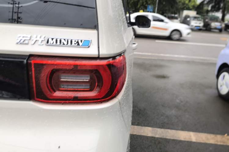 Used Wuling Hongguang MINIEV 2021 Macaron Premium Model – Lithium Iron Phosphate Right Rear Taillight