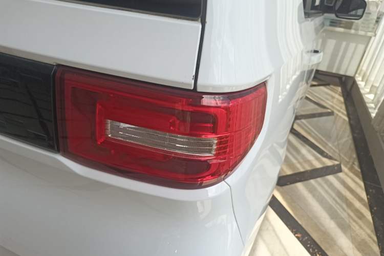 Used Wuling Hongguang MINIEV 2021 Macaron Fashion Edition Lithium-Ion Battery Right Rear Taillight
