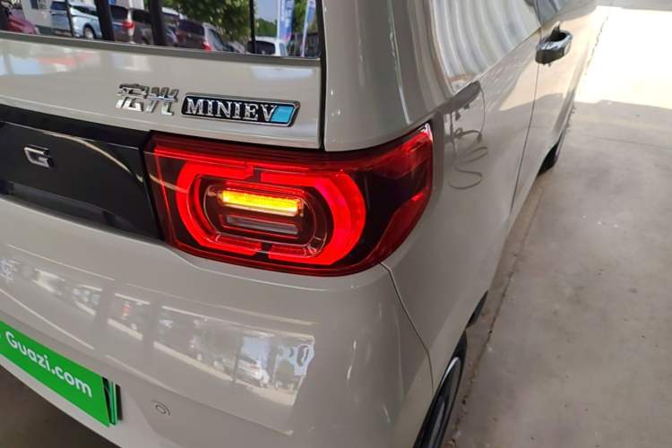 Used Wuling Hongguang MINIEV 2021 Macaron Premium Model – Lithium Iron Phosphate Right Rear Taillight