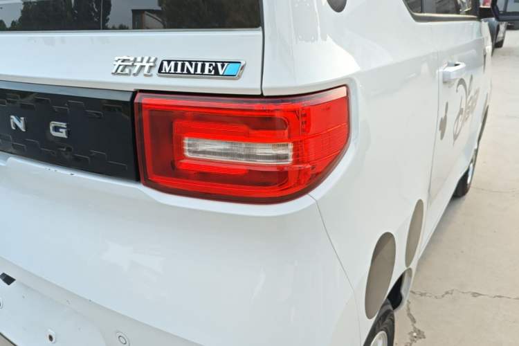 Used Wuling Hongguang MINIEV 2021 Macaron Fashion Model Lithium Iron Phosphate Right Rear Taillight