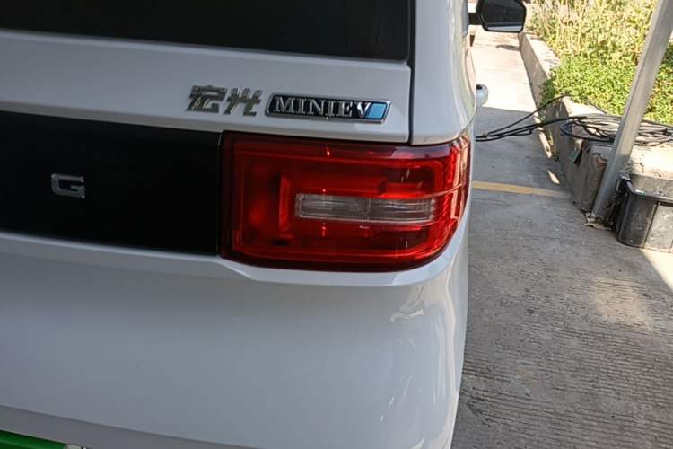 Used Wuling Hongguang MINIEV 2021 Macaron Fashion Edition Lithium-Ion Battery Right Rear Taillight
