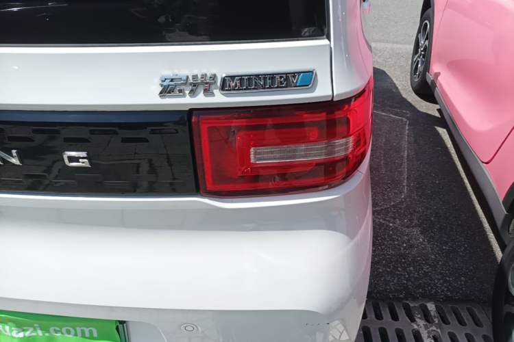 Used Wuling Hongguang MINIEV 2021 Macaron Sandwich Model 170 km Lithium Iron Phosphate Right Rear Taillight
