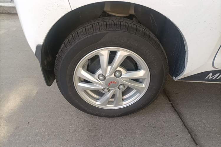Used Wuling Hongguang MINIEV 2021 Macaron Premium Model – Lithium-NMC Right Rear Wheel Hub