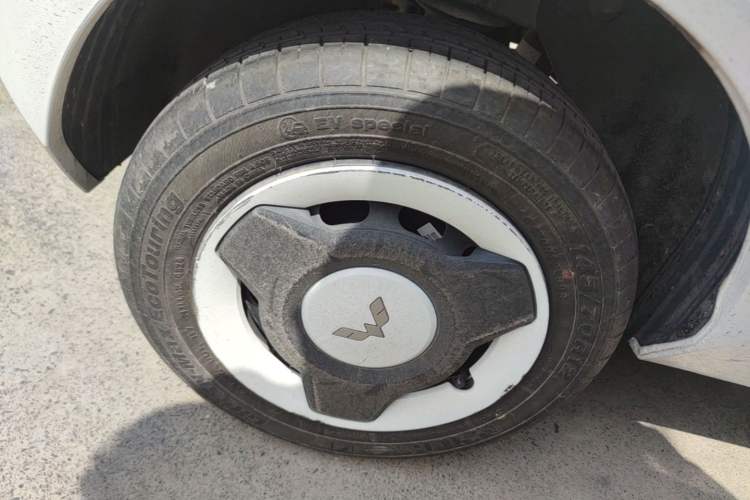 Used Wuling Hongguang MINIEV 2021 Macaron Sandwich Model 120 km Lithium NMC Right Rear Wheel Hub