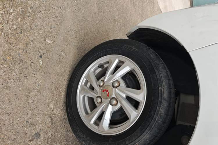 Used Wuling Hongguang MINIEV 2021 Macaron Fashion Edition Lithium-Ion Battery Right Rear Wheel Hub