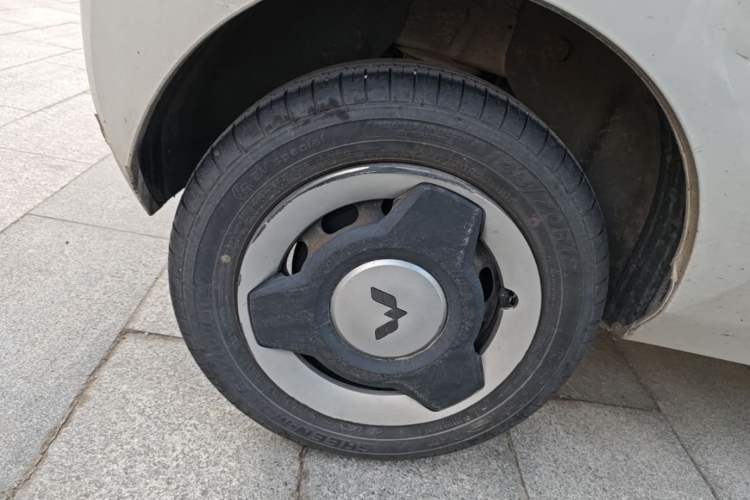 Used Wuling Hongguang MINIEV 2021 Macaron Sandwich Model 170 km Lithium Iron Phosphate Right Rear Wheel Hub