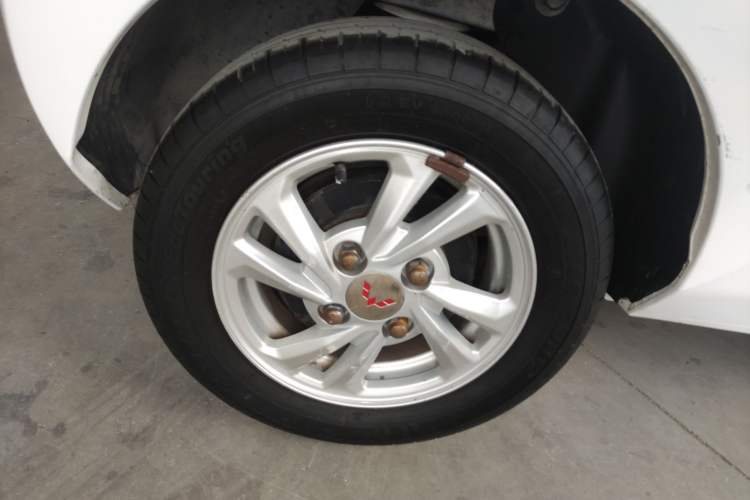 Used Wuling Hongguang MINIEV 2021 Macaron Fashion Model Lithium Iron Phosphate Right Rear Wheel Hub