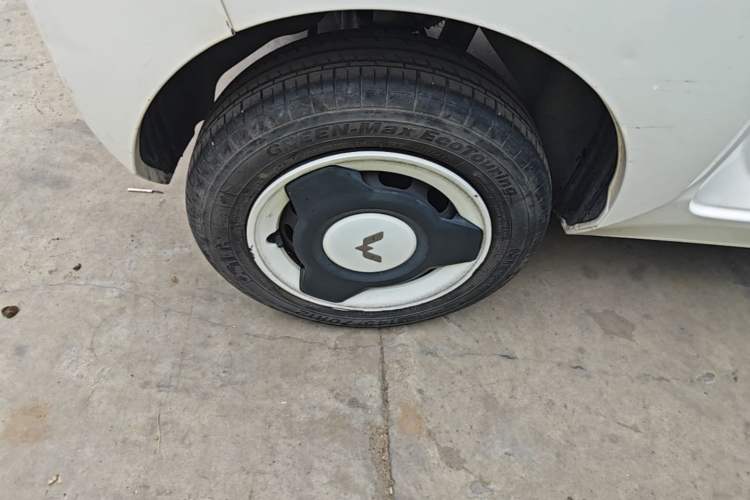 Used Wuling Hongguang MINIEV 2021 Macaron Fashion Edition Lithium-Ion Battery Right Rear Wheel Hub