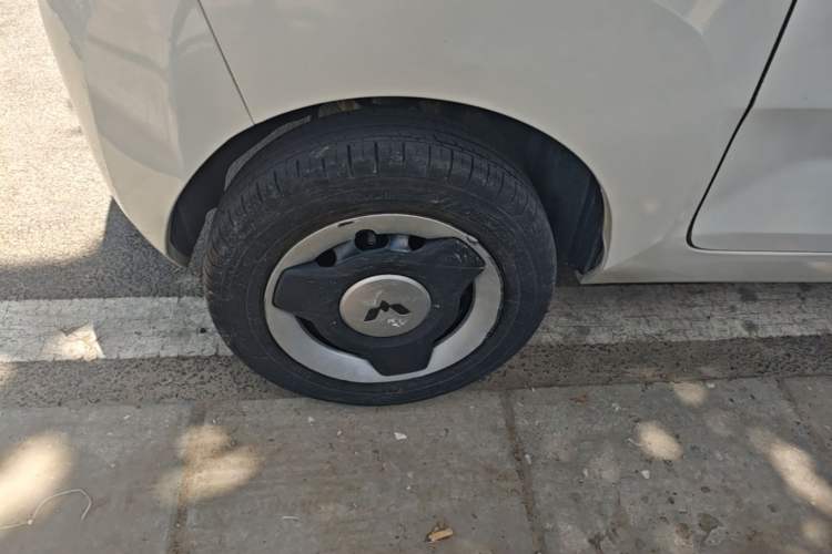 Used Wuling Hongguang MINIEV 2021 Macaron Fashion Edition Lithium-Ion Battery Right Rear Wheel Hub