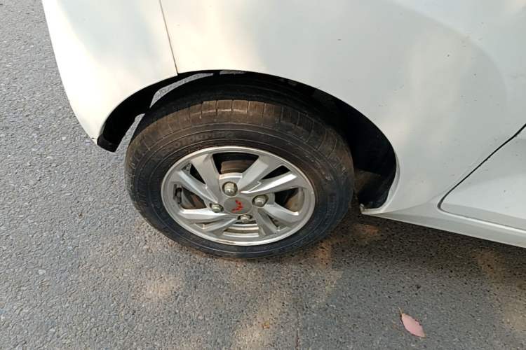 Used Wuling Hongguang MINIEV 2021 Macaron Fashion Model Lithium Iron Phosphate Right Rear Wheel Hub