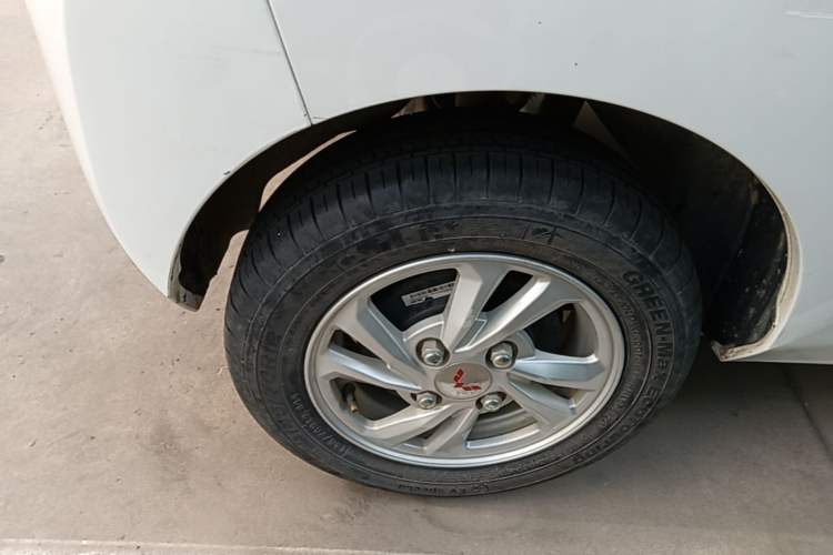 Used Wuling Hongguang MINIEV 2021 Macaron Fashion Model Lithium Iron Phosphate Right Rear Wheel Hub