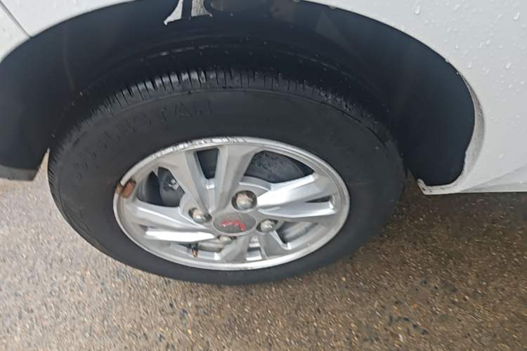 Used Wuling Hongguang MINIEV 2021 Macaron Fashion Edition Lithium-Ion Battery Right Rear Wheel Hub