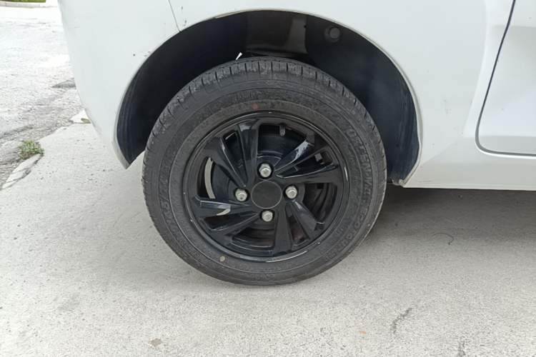 Used Wuling Hongguang MINIEV 2021 Macaron Fashion Model Lithium Iron Phosphate Right Rear Wheel Hub