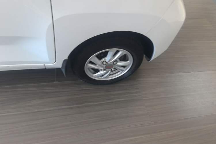 Used Wuling Hongguang MINIEV 2021 Macaron Fashion Model Lithium Iron Phosphate Right Rear Wheel Hub