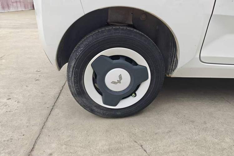Used Wuling Hongguang MINIEV 2021 Macaron Fashion Edition Lithium-Ion Battery Right Rear Wheel Hub