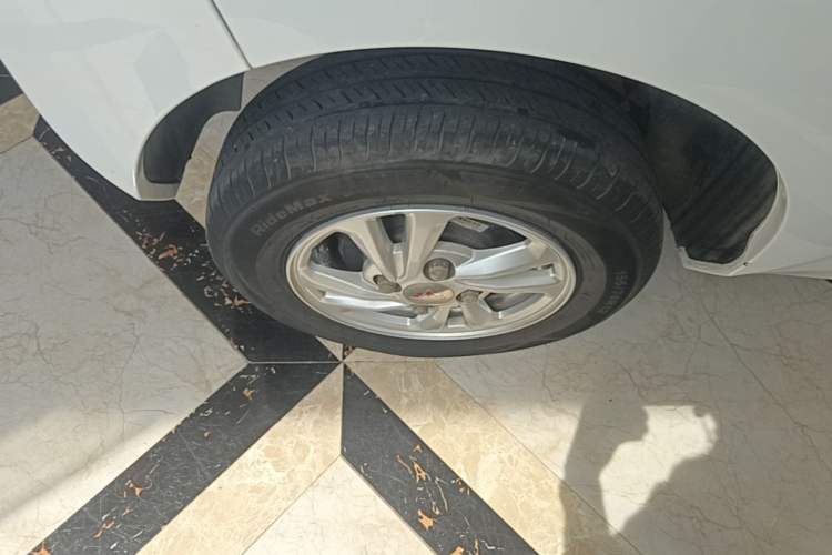 Used Wuling Hongguang MINIEV 2021 Macaron Fashion Edition Lithium-Ion Battery Right Rear Wheel Hub