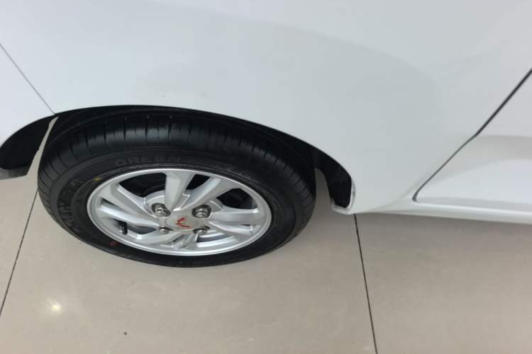 Used Wuling Hongguang MINIEV 2021 Macaron Fashion Model Lithium Iron Phosphate Right Rear Wheel Hub