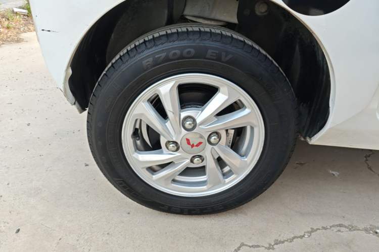Used Wuling Hongguang MINIEV 2021 Macaron Fashion Model Lithium Iron Phosphate Right Rear Wheel Hub
