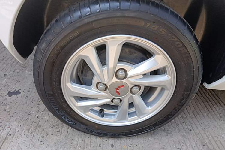 Used Wuling Hongguang MINIEV 2021 Macaron Fashion Edition Lithium-Ion Battery Right Rear Wheel Hub