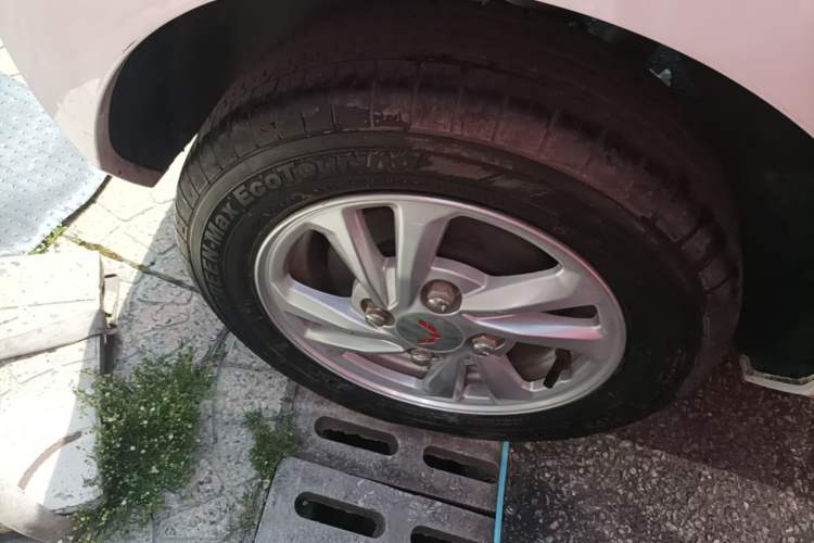 Used Wuling Hongguang MINIEV 2021 Macaron Sandwich Model 170 km Lithium Iron Phosphate Right Rear Wheel Hub