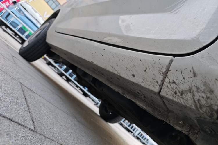 Used Wuling Hongguang MINIEV 2021 Macaron Sandwich Model 170 km Lithium Iron Phosphate Right Side Sill