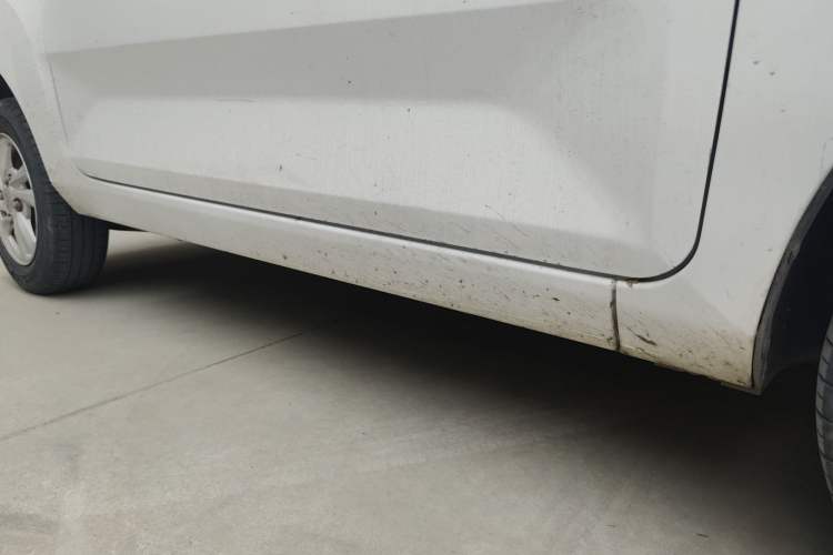 Used Wuling Hongguang MINIEV 2021 Macaron Sandwich Model 120 km Lithium Iron Phosphate Right Side Sill
