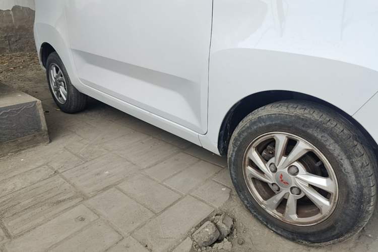 Used Wuling Hongguang MINIEV 2021 Macaron Premium Model – Lithium Iron Phosphate Right Side Sill