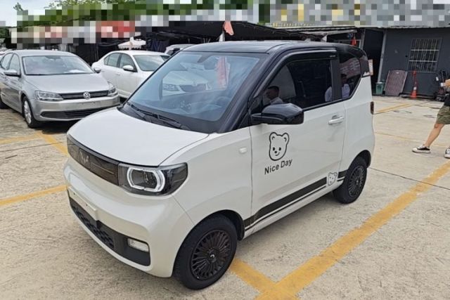 Ojetý Wuling Hongguang MINIEV 2021 Macaron Sandwich Model 170 km Lithium Iron Phosphate