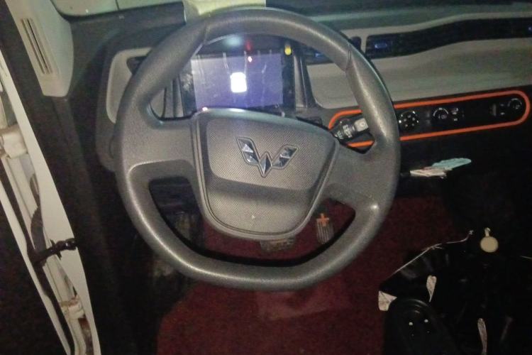 Used Wuling Hongguang MINIEV 2021 Macaron Fashion Model Lithium Iron Phosphate Steering Wheel