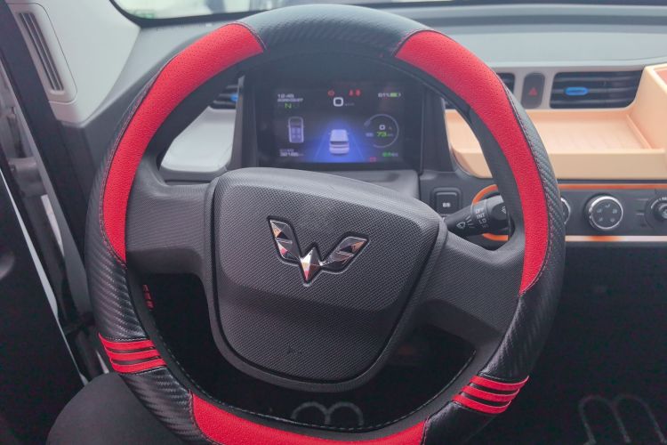 Used Wuling Hongguang MINIEV 2021 Macaron Sandwich Model 120 km Lithium Iron Phosphate Steering Wheel