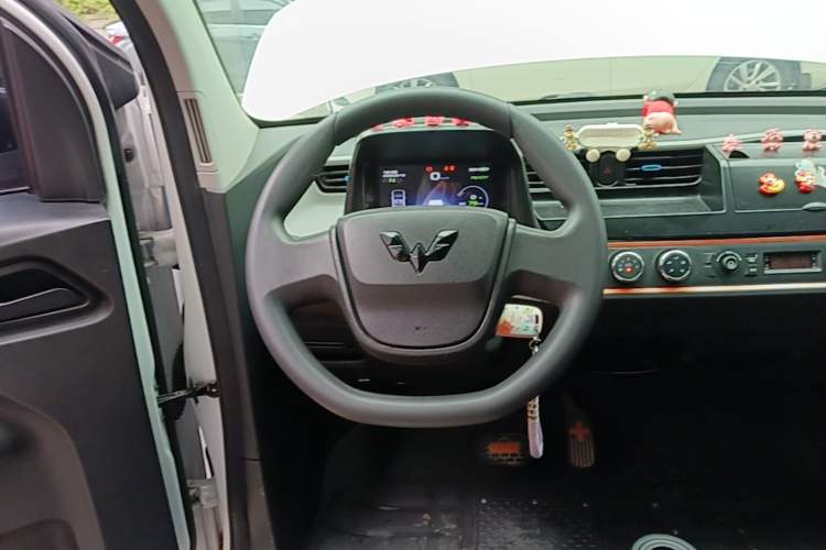 Used Wuling Hongguang MINIEV 2021 Macaron Fashion Edition Lithium-Ion Battery Steering Wheel