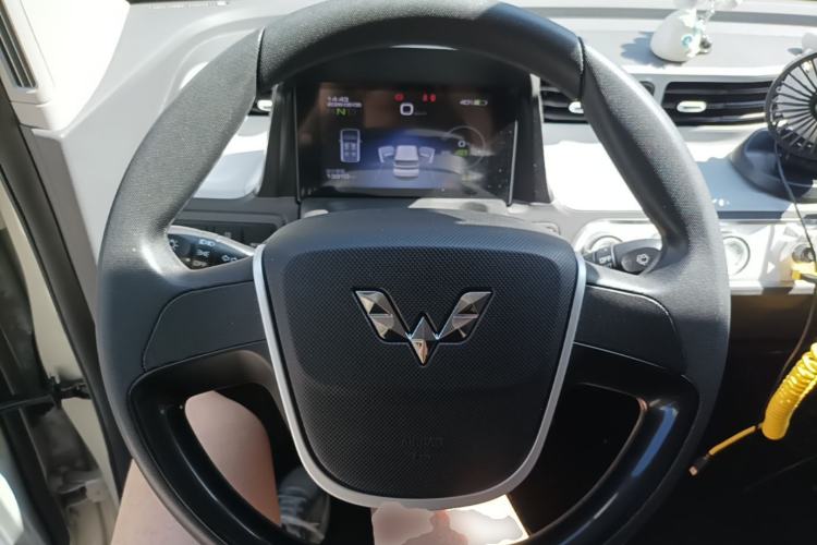Used Wuling Hongguang MINIEV 2021 Macaron Sandwich Model 120 km Lithium NMC Steering Wheel