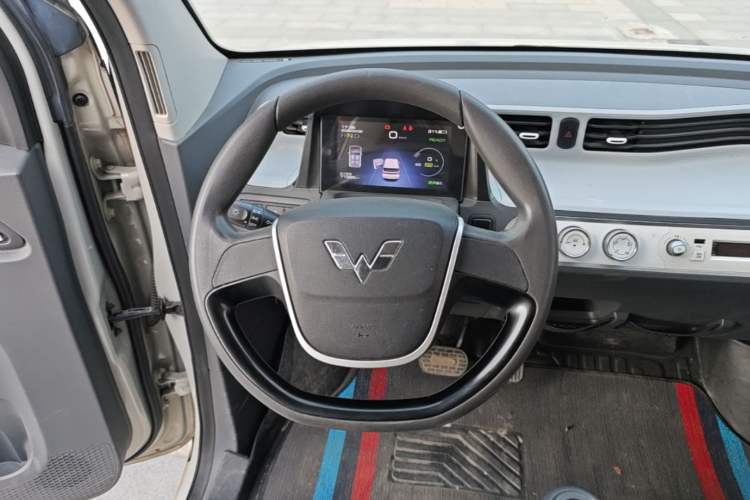 Used Wuling Hongguang MINIEV 2021 Macaron Sandwich Model 170 km Lithium Iron Phosphate Steering Wheel