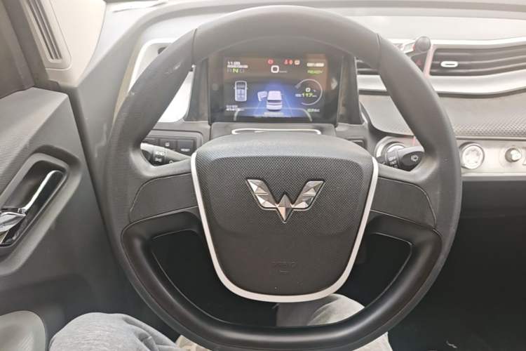 Used Wuling Hongguang MINIEV 2021 Macaron Fashion Edition Lithium-Ion Battery Steering Wheel
