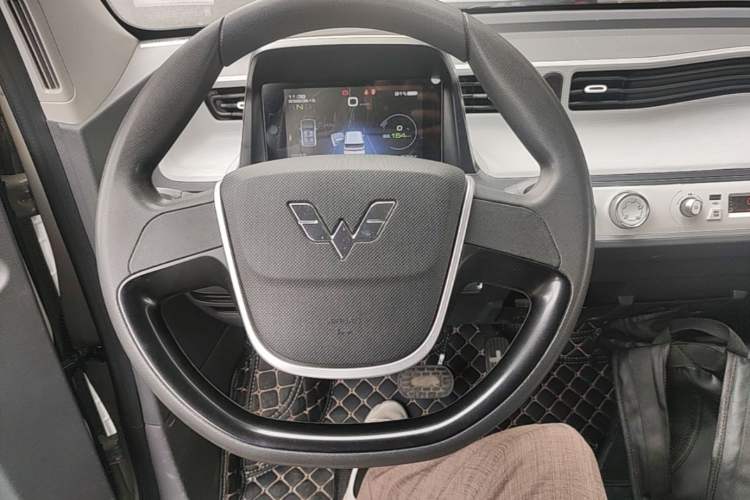 Used Wuling Hongguang MINIEV 2021 Macaron Premium Model – Lithium-NMC Steering Wheel