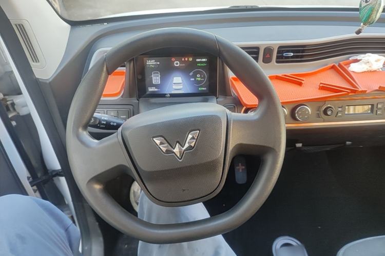 Used Wuling Hongguang MINIEV 2021 Macaron Fashion Edition Lithium-Ion Battery Steering Wheel