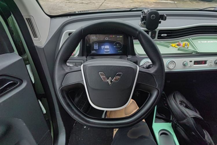 Used Wuling Hongguang MINIEV 2021 Macaron Fashion Edition Lithium-Ion Battery Steering Wheel