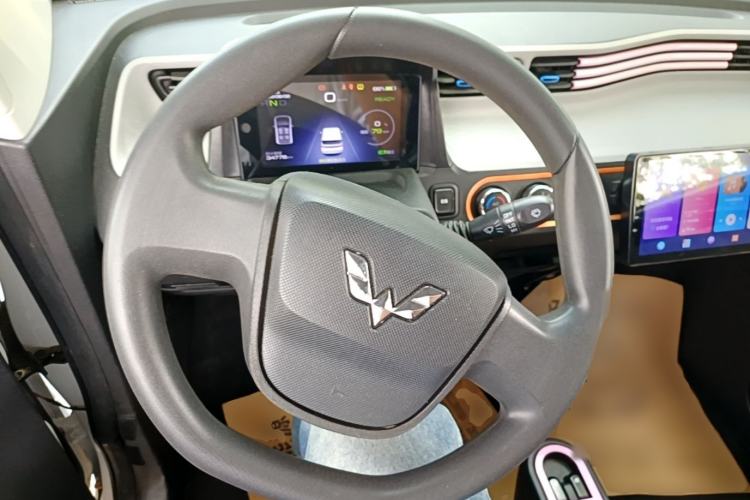Used Wuling Hongguang MINIEV 2021 Macaron Fashion Model Lithium Iron Phosphate Steering Wheel