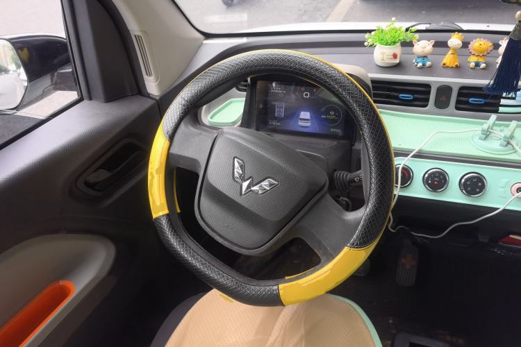 Used Wuling Hongguang MINIEV 2021 Macaron Premium Model – Lithium Iron Phosphate Steering Wheel