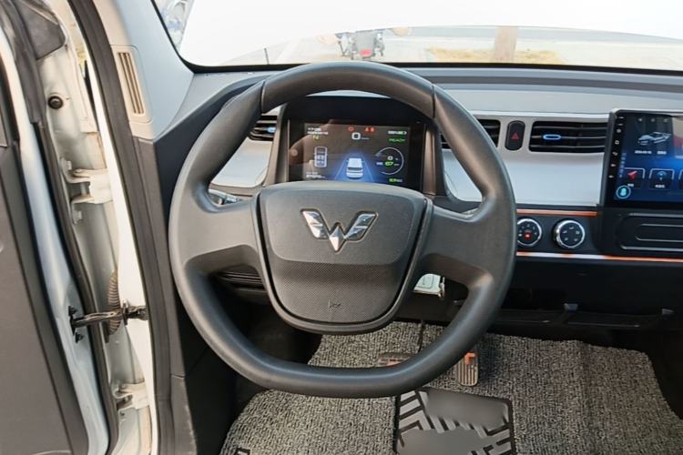 Used Wuling Hongguang MINIEV 2021 Macaron Fashion Model Lithium Iron Phosphate Steering Wheel